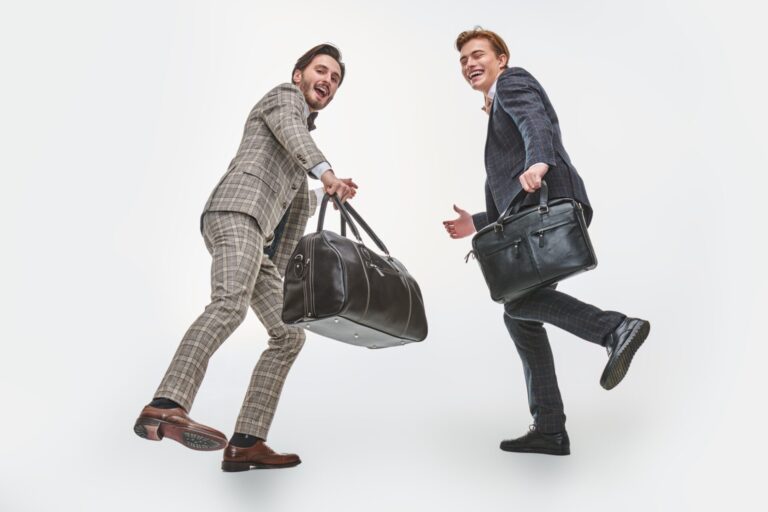 Ceinture, sac, portefeuille : les essentiels de la maroquinerie pour homme.